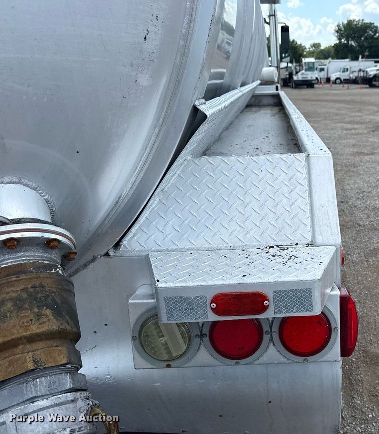 image for item EG6005 2015 Freightliner 114SD vacuum truck