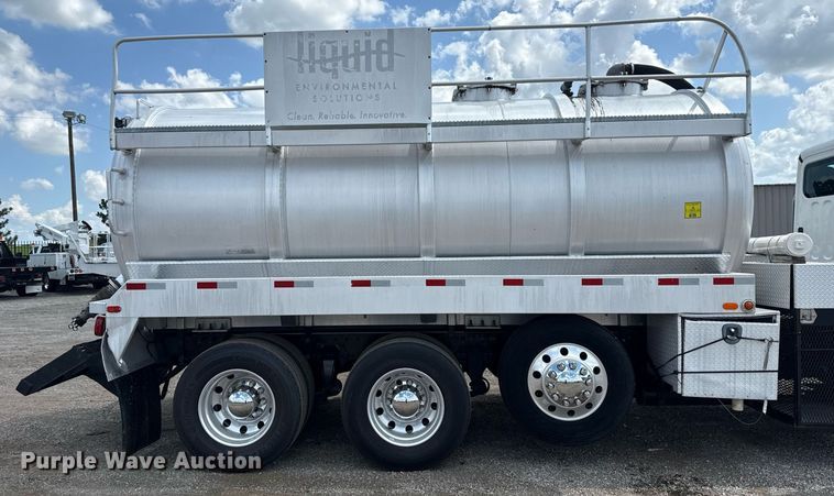 image for item EG6005 2015 Freightliner 114SD vacuum truck