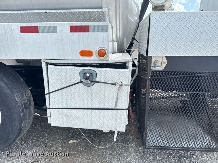 image for item EG6005 2015 Freightliner 114SD vacuum truck