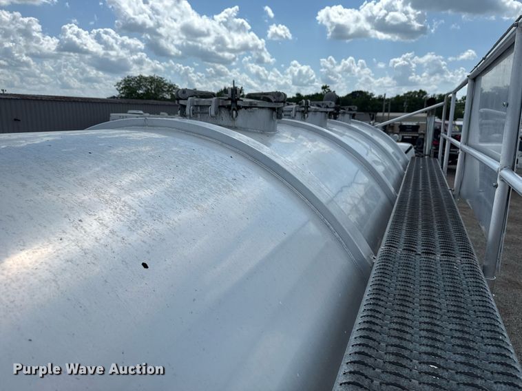 image for item EG6005 2015 Freightliner 114SD vacuum truck