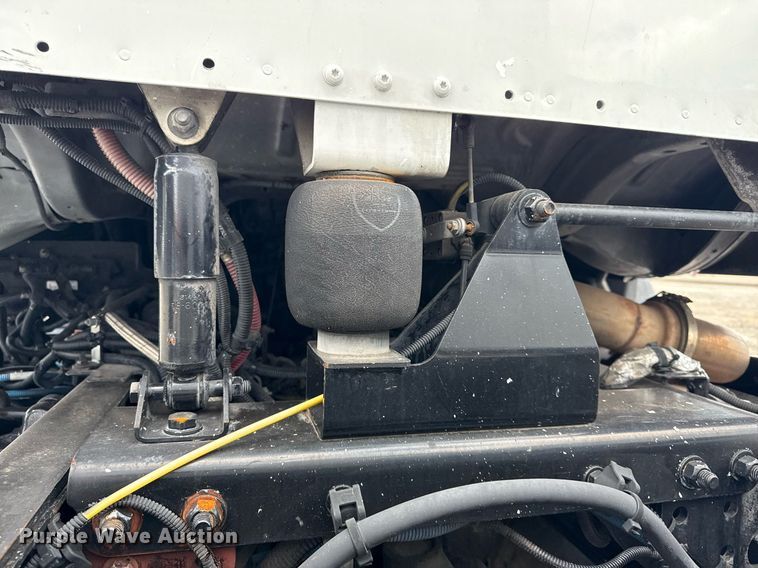 image for item EG6005 2015 Freightliner 114SD vacuum truck