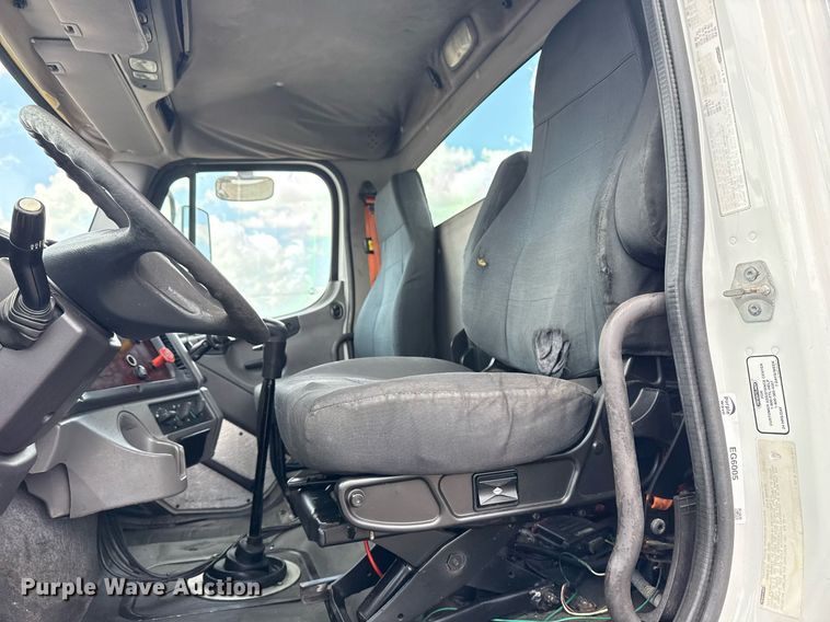 image for item EG6005 2015 Freightliner 114SD vacuum truck