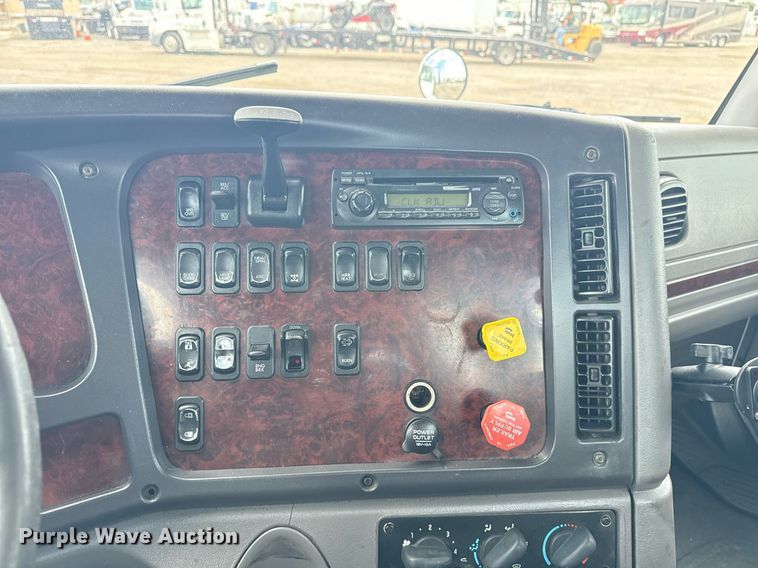 image for item EG6005 2015 Freightliner 114SD vacuum truck