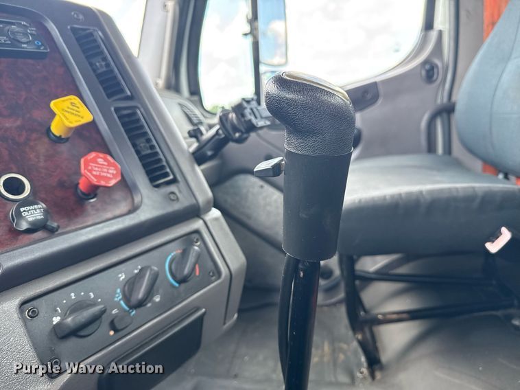 image for item EG6005 2015 Freightliner 114SD vacuum truck