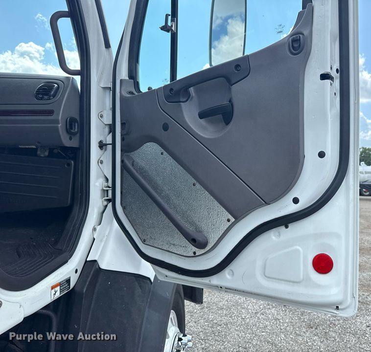 image for item EG6005 2015 Freightliner 114SD vacuum truck