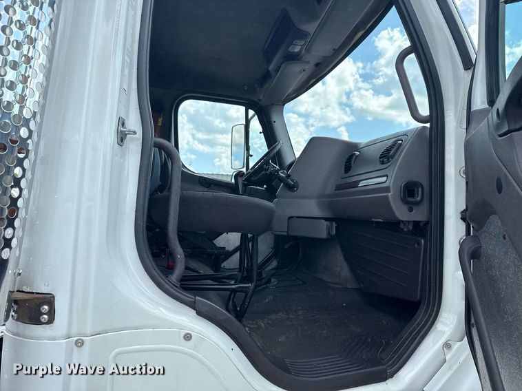 image for item EG6005 2015 Freightliner 114SD vacuum truck