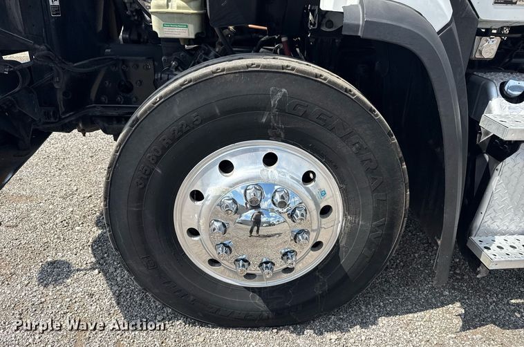 image for item EG6005 2015 Freightliner 114SD vacuum truck