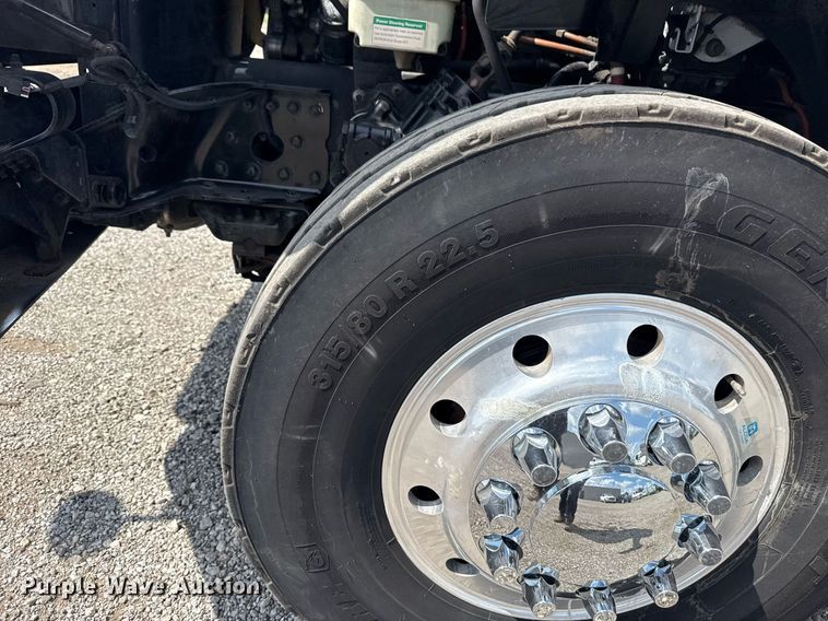 image for item EG6005 2015 Freightliner 114SD vacuum truck