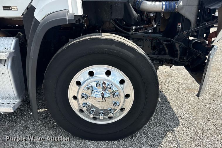 image for item EG6005 2015 Freightliner 114SD vacuum truck