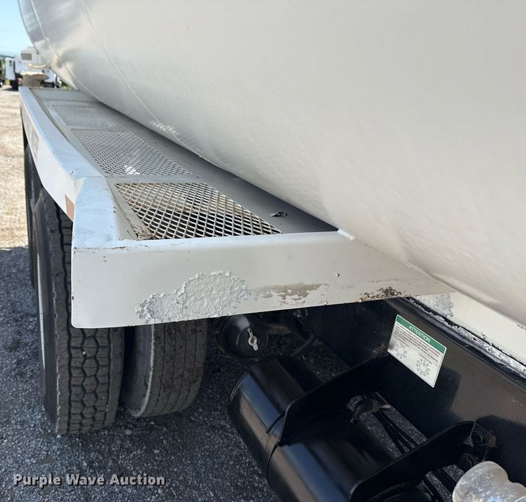 image for item EG6014 2003 Sterling Truck L9500  water truck