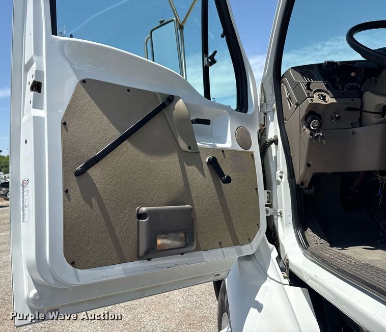 image for item EG6014 2003 Sterling Truck L9500  water truck