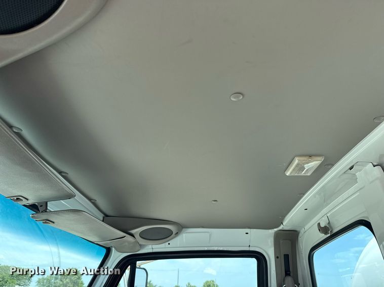 image for item EG6014 2003 Sterling Truck L9500  water truck