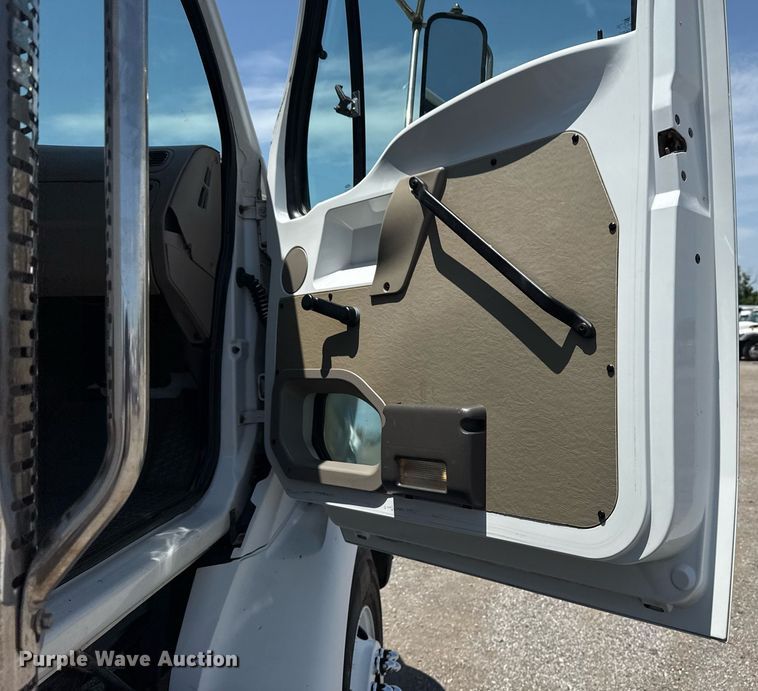 image for item EG6014 2003 Sterling Truck L9500  water truck