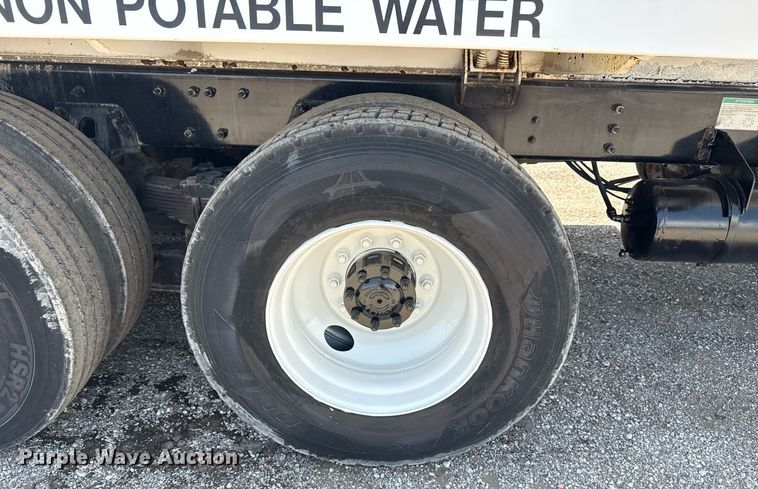 image for item EG6014 2003 Sterling Truck L9500  water truck