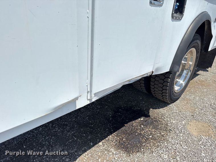 image for item EG6016 2011 Ford F550 Super Duty bucket truck