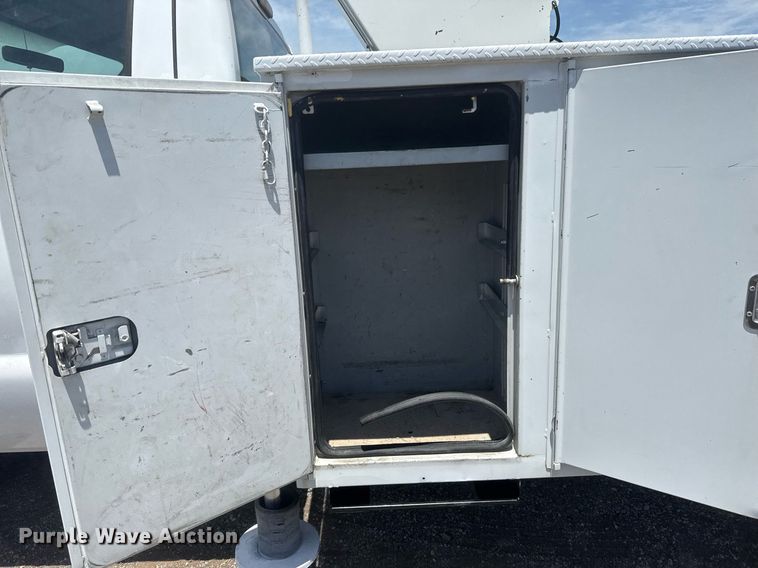 image for item EG6016 2011 Ford F550 Super Duty bucket truck