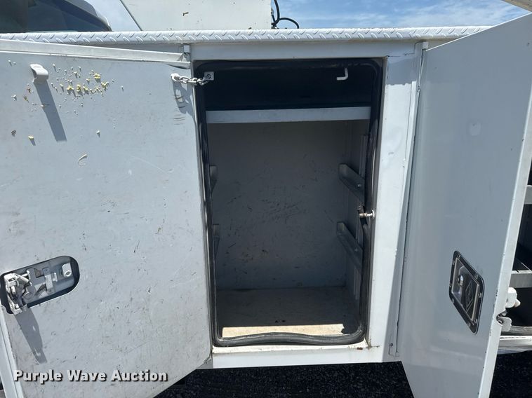 image for item EG6016 2011 Ford F550 Super Duty bucket truck