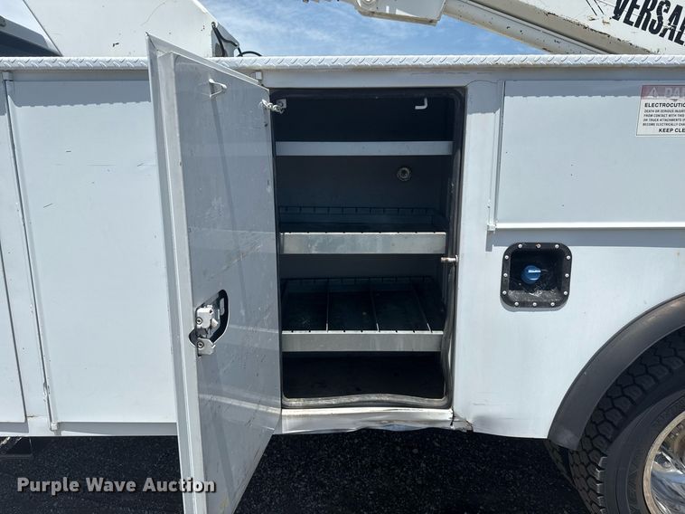 image for item EG6016 2011 Ford F550 Super Duty bucket truck