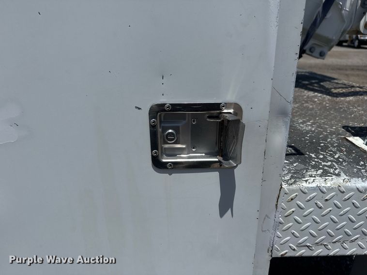 image for item EG6016 2011 Ford F550 Super Duty bucket truck