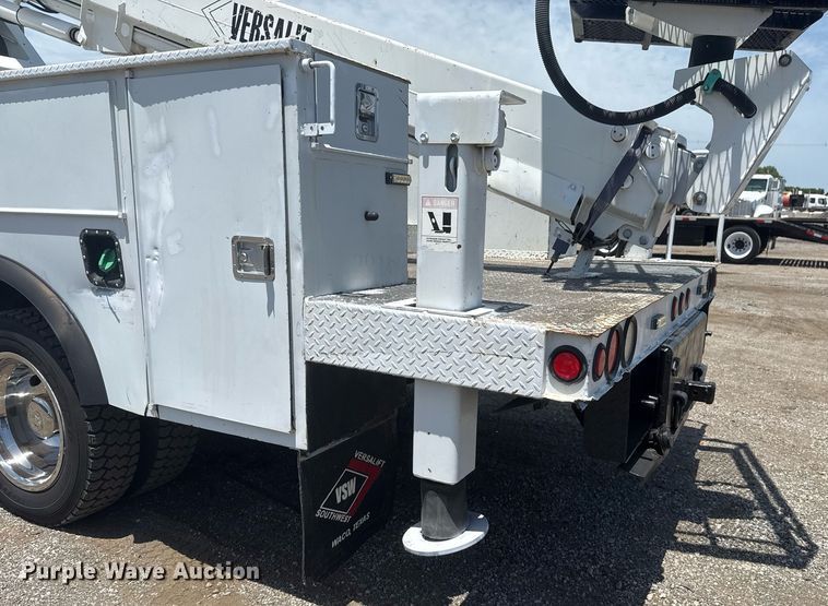 image for item EG6016 2011 Ford F550 Super Duty bucket truck