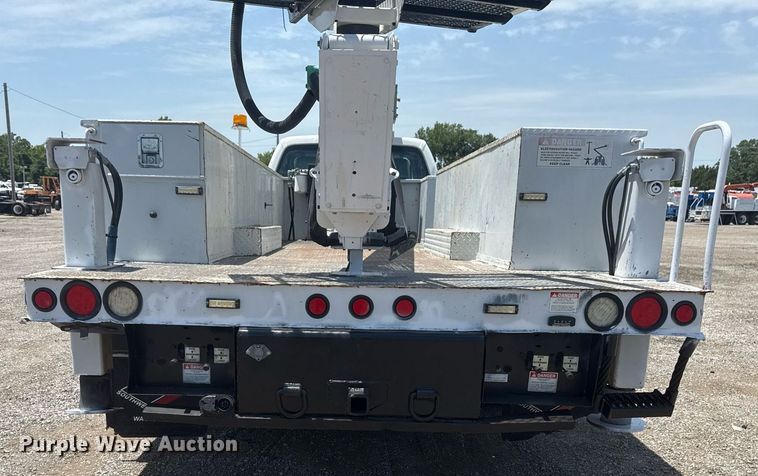 image for item EG6016 2011 Ford F550 Super Duty bucket truck