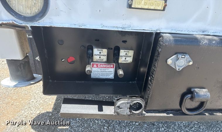 image for item EG6016 2011 Ford F550 Super Duty bucket truck