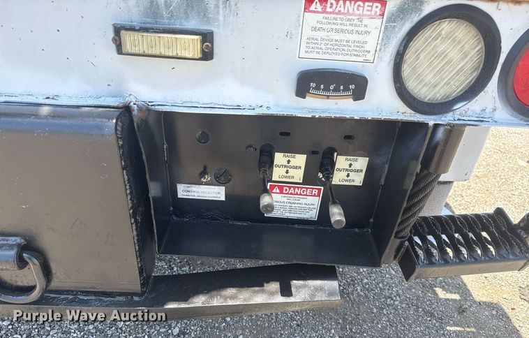 image for item EG6016 2011 Ford F550 Super Duty bucket truck