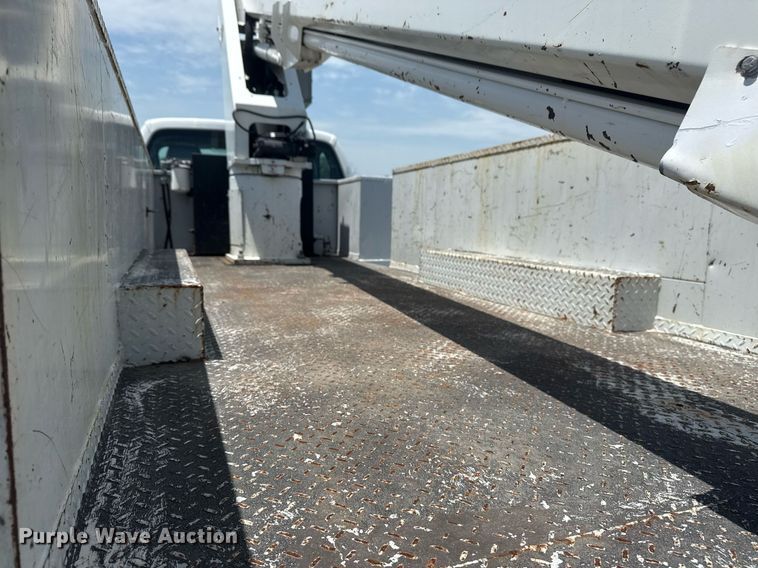 image for item EG6016 2011 Ford F550 Super Duty bucket truck