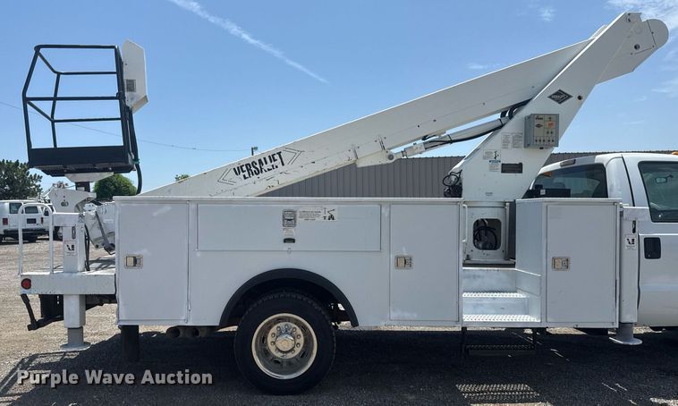 image for item EG6016 2011 Ford F550 Super Duty bucket truck