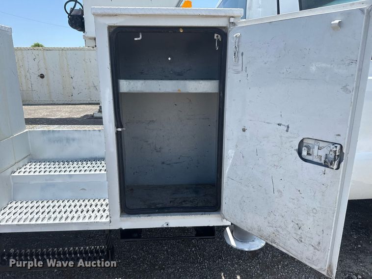 image for item EG6016 2011 Ford F550 Super Duty bucket truck