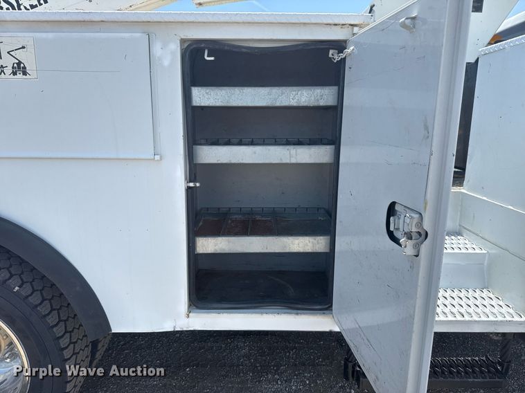 image for item EG6016 2011 Ford F550 Super Duty bucket truck