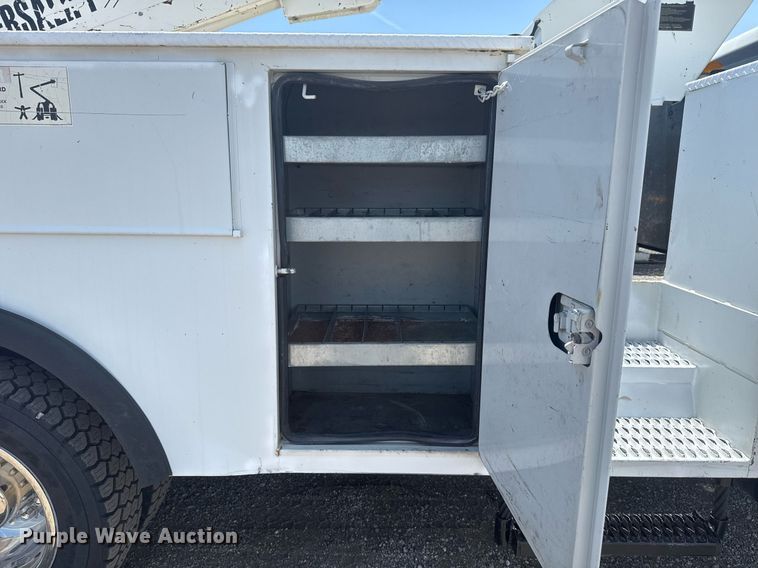 image for item EG6016 2011 Ford F550 Super Duty bucket truck