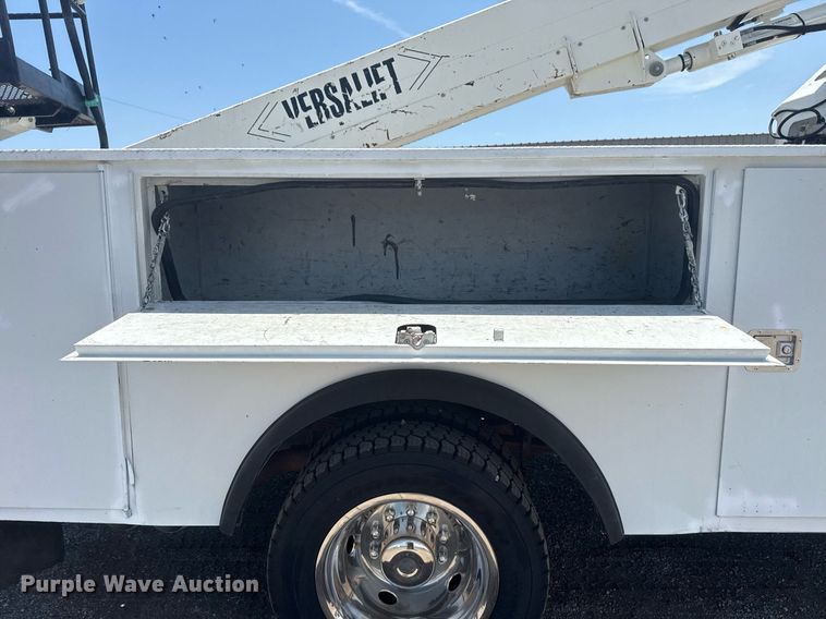 image for item EG6016 2011 Ford F550 Super Duty bucket truck