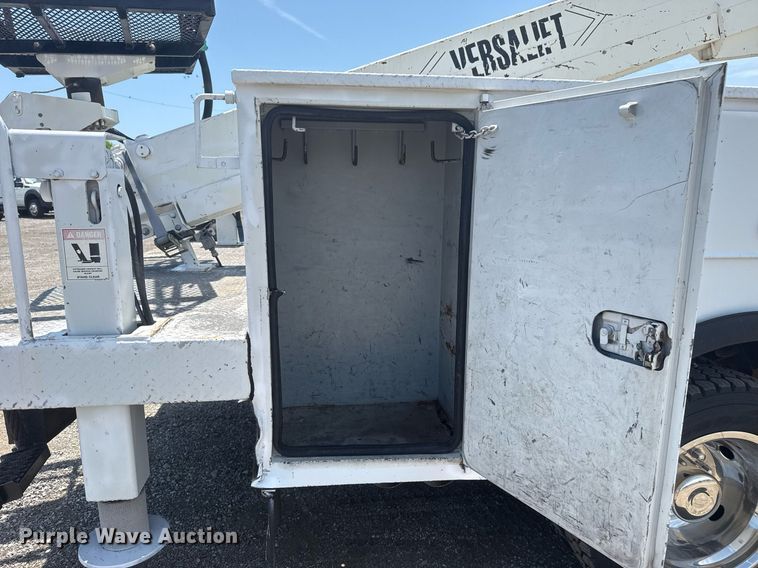 image for item EG6016 2011 Ford F550 Super Duty bucket truck