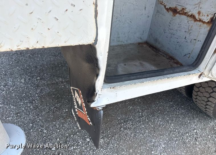 image for item EG6016 2011 Ford F550 Super Duty bucket truck