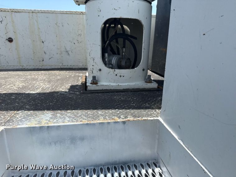 image for item EG6016 2011 Ford F550 Super Duty bucket truck