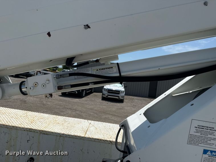 image for item EG6016 2011 Ford F550 Super Duty bucket truck