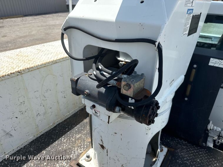 image for item EG6016 2011 Ford F550 Super Duty bucket truck