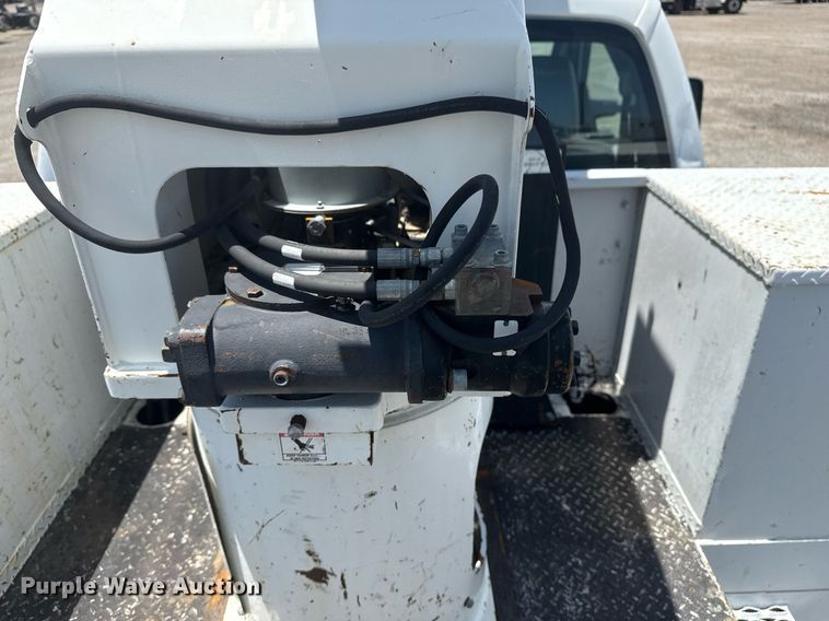 image for item EG6016 2011 Ford F550 Super Duty bucket truck