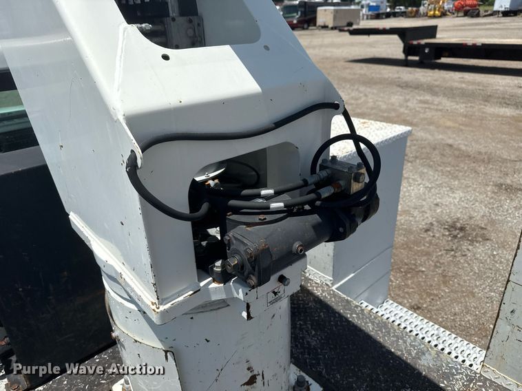 image for item EG6016 2011 Ford F550 Super Duty bucket truck