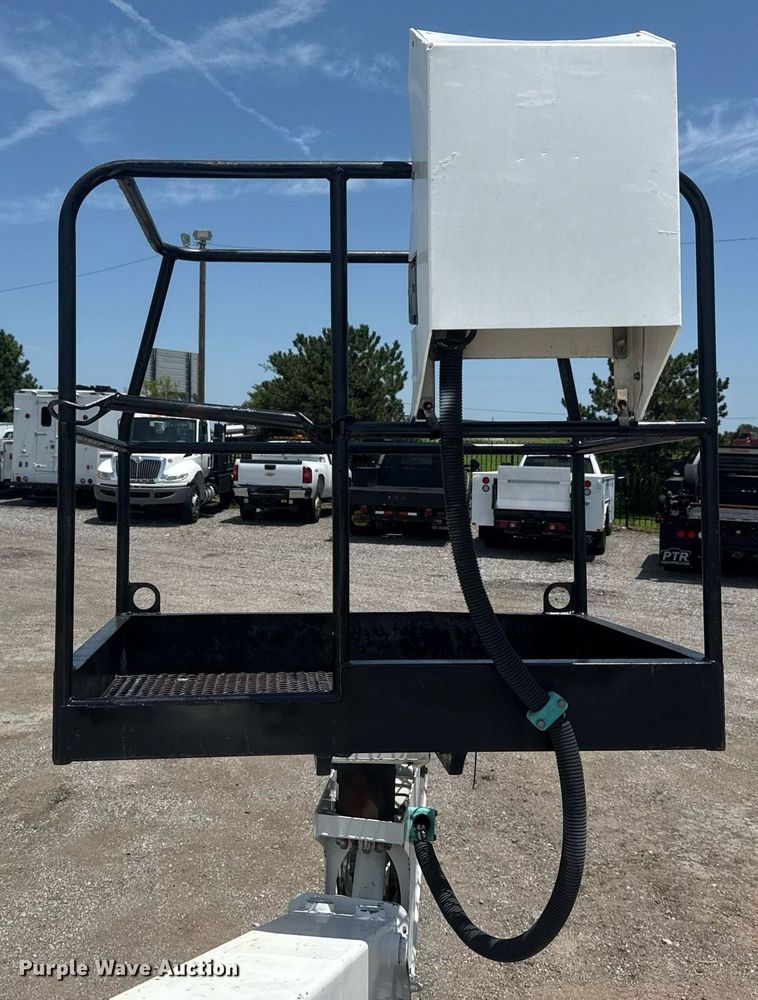 image for item EG6016 2011 Ford F550 Super Duty bucket truck