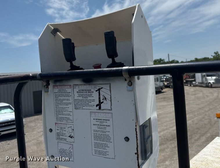 image for item EG6016 2011 Ford F550 Super Duty bucket truck