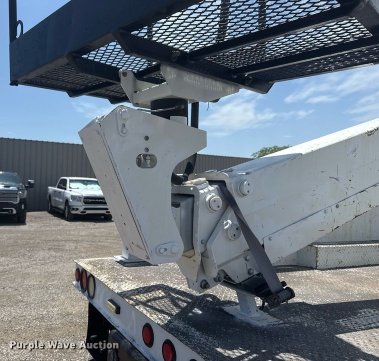image for item EG6016 2011 Ford F550 Super Duty bucket truck