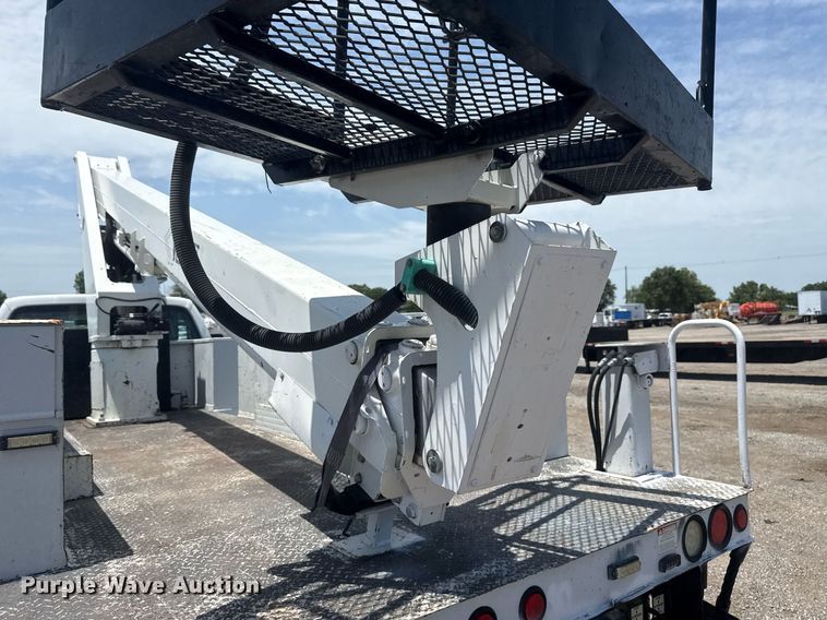 image for item EG6016 2011 Ford F550 Super Duty bucket truck