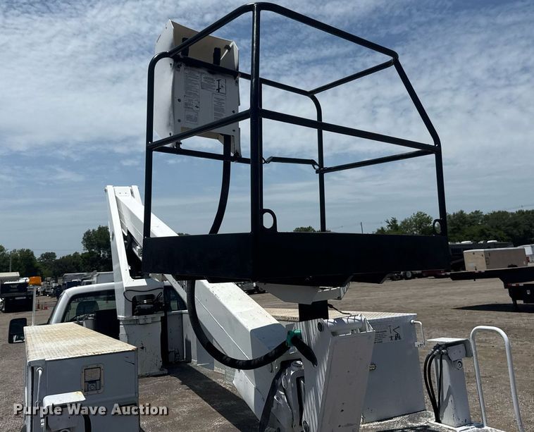 image for item EG6016 2011 Ford F550 Super Duty bucket truck