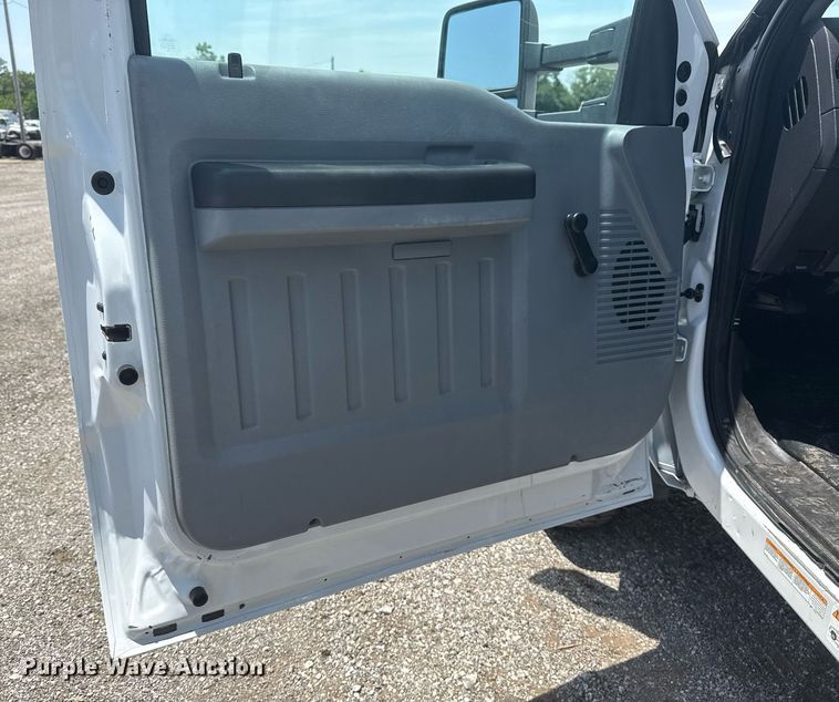 image for item EG6016 2011 Ford F550 Super Duty bucket truck