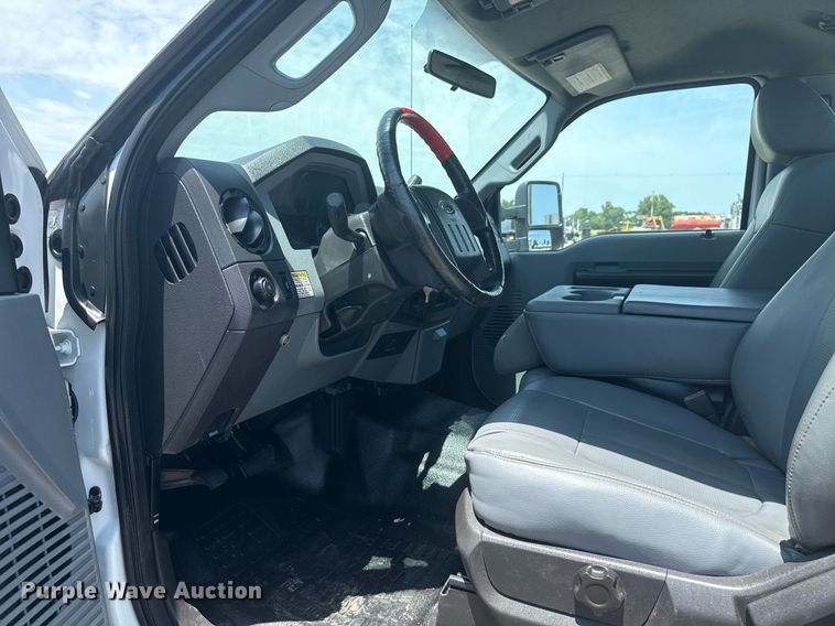 image for item EG6016 2011 Ford F550 Super Duty bucket truck