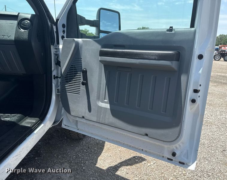 image for item EG6016 2011 Ford F550 Super Duty bucket truck