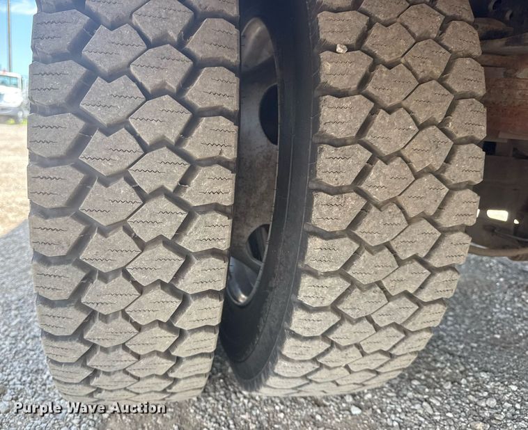 image for item EG6016 2011 Ford F550 Super Duty bucket truck