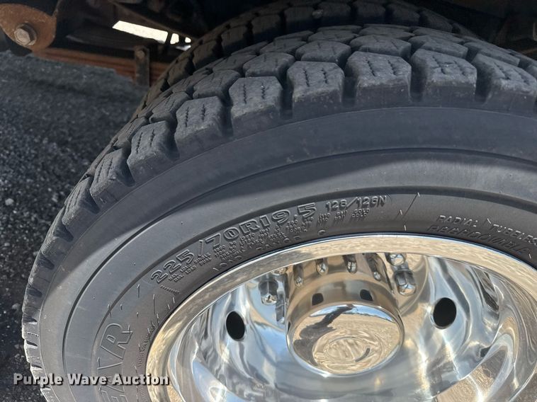 image for item EG6016 2011 Ford F550 Super Duty bucket truck